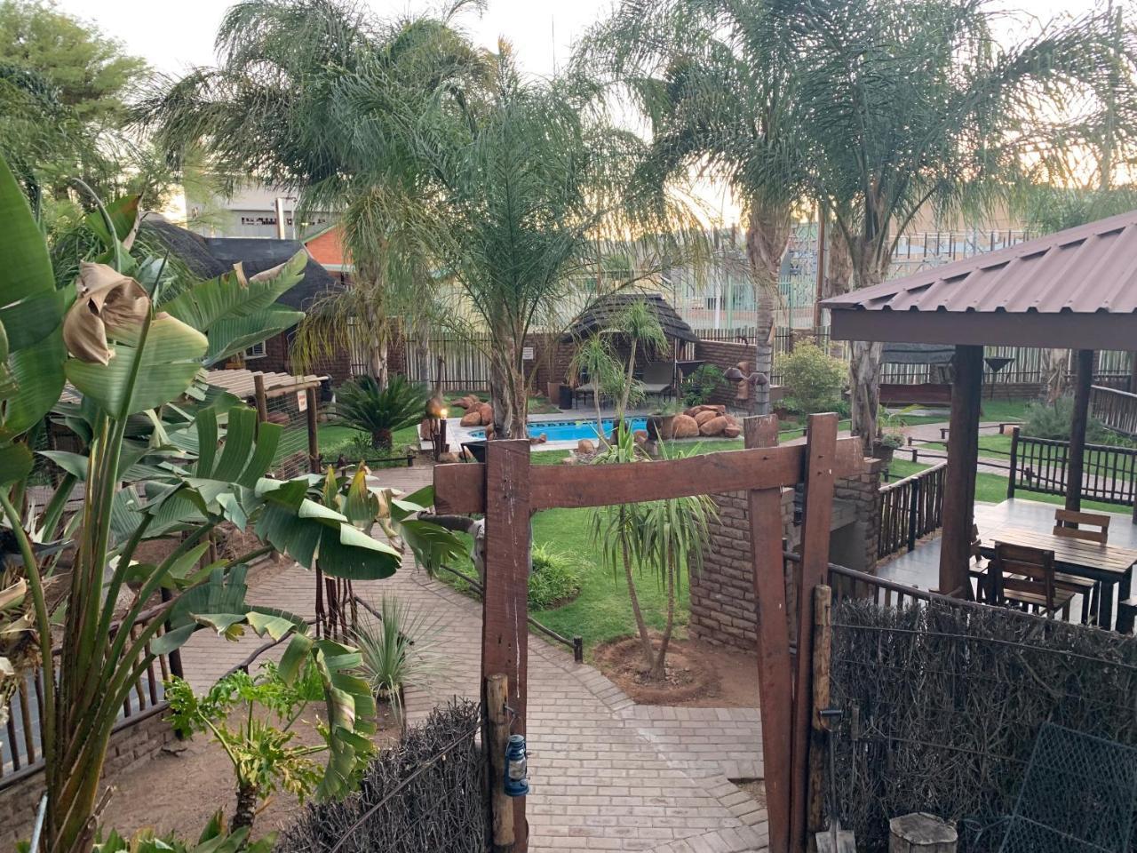 Country Lodge Upington Extérieur photo