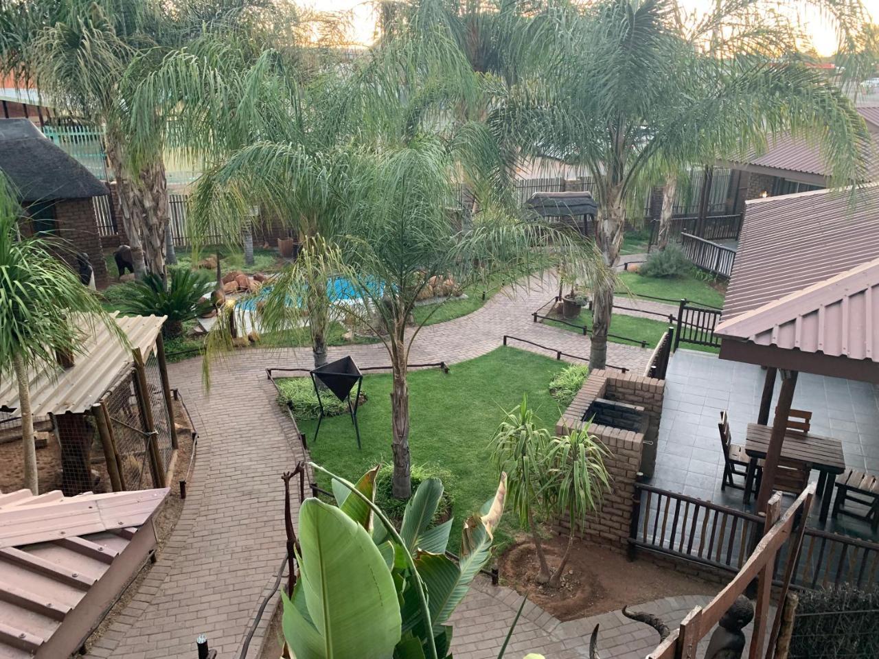 Country Lodge Upington Extérieur photo