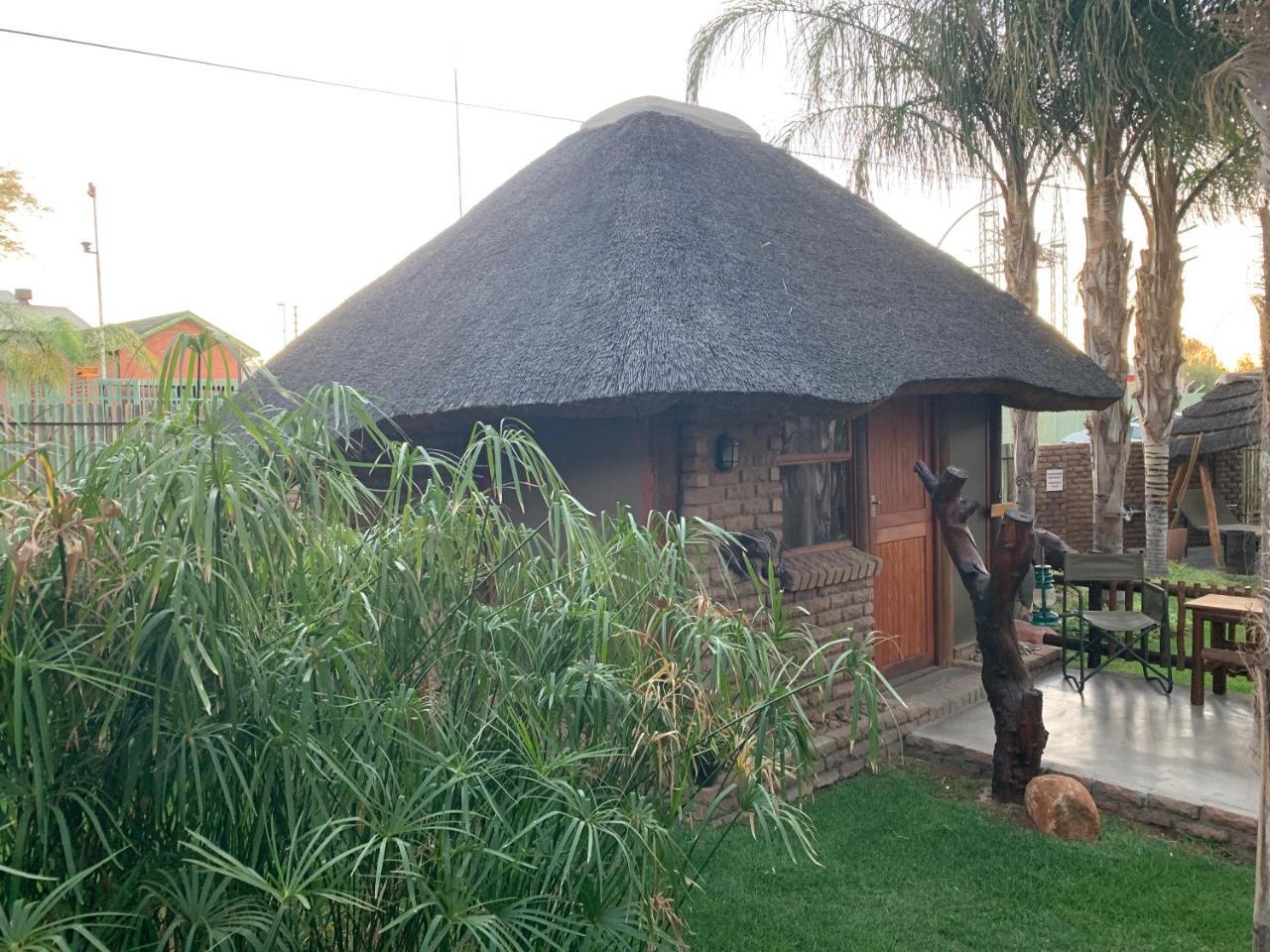 Country Lodge Upington Extérieur photo